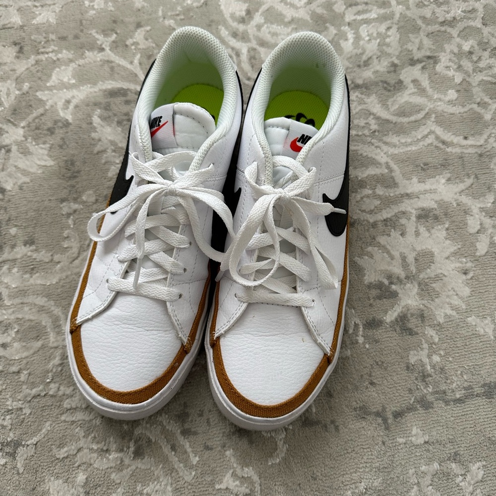 Nike Court Legacy Sneakers